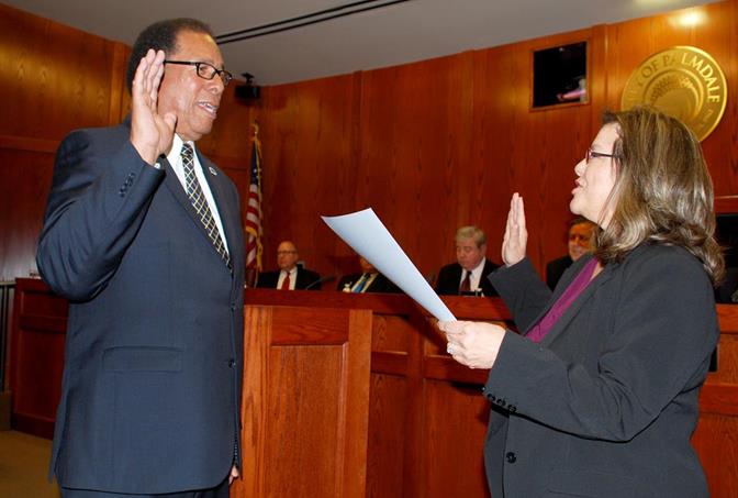 Fred Thompson is sworn in by City Clerk Rebecca Smith.